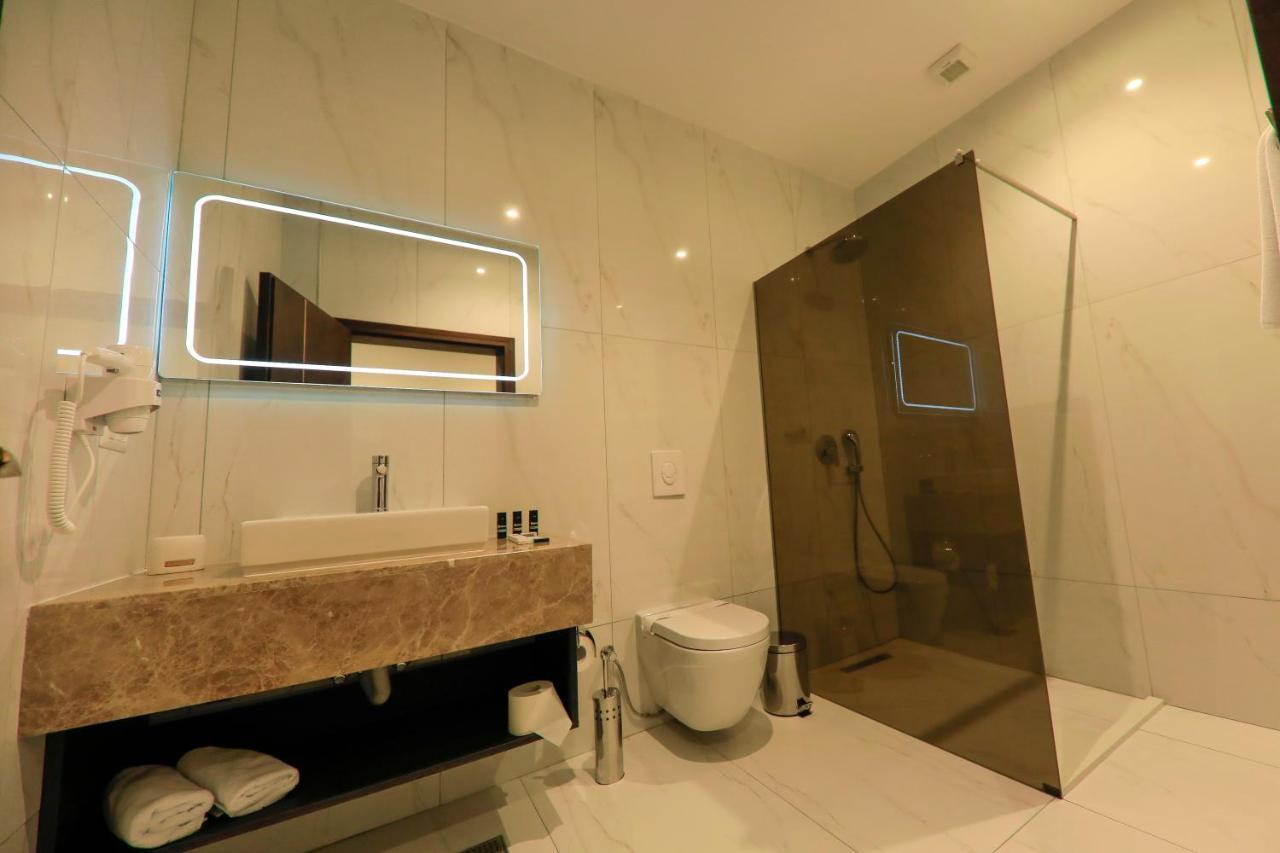 Premium Park Hotel Prizren Extérieur photo