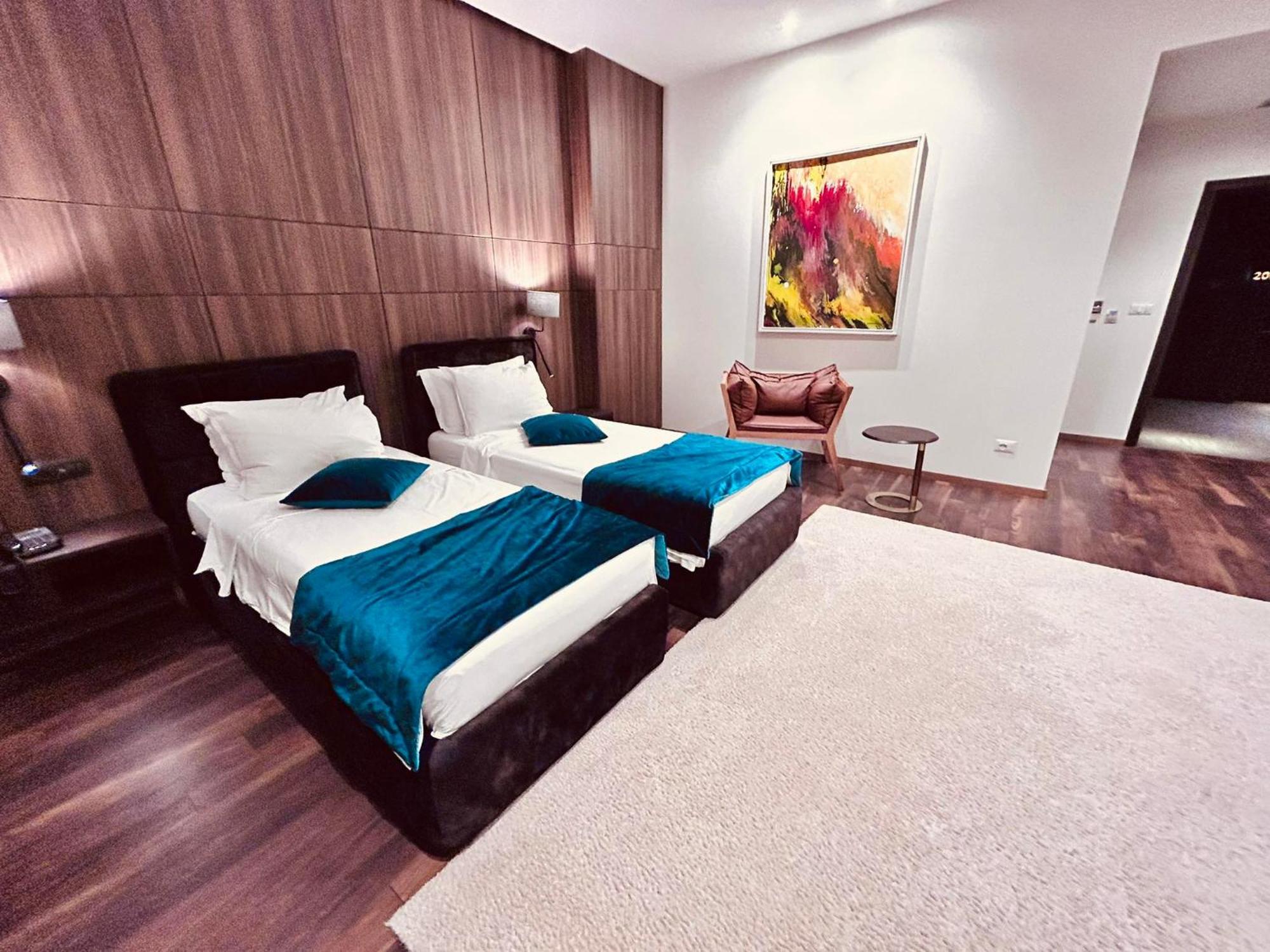 Premium Park Hotel Prizren Extérieur photo
