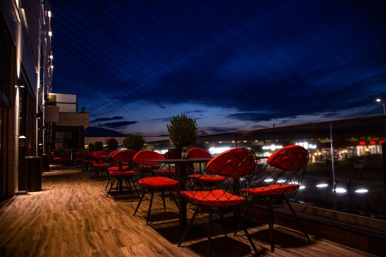 Premium Park Hotel Prizren Extérieur photo